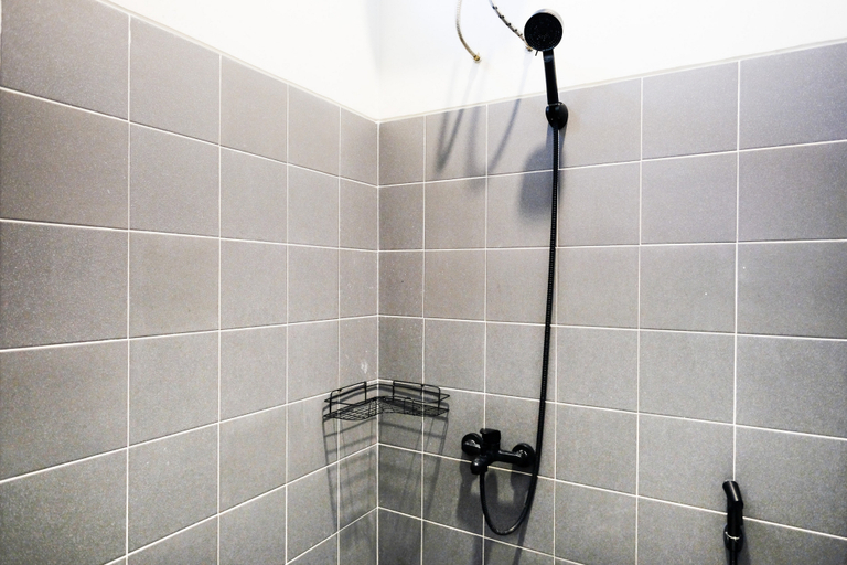 Bathroom 3, RedDoorz Syariah @ DNA Home Seturan Yogyakarta, Sleman