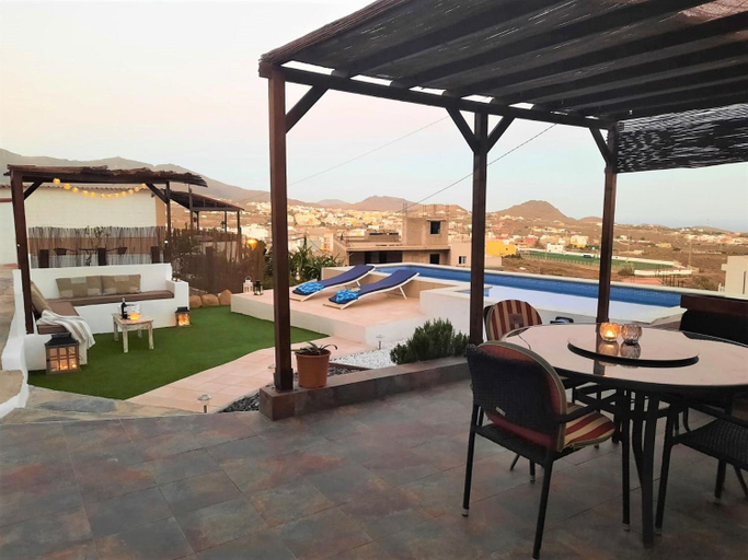 Sport & Beauty 3, Charming Holiday Home in Arona with Private Heated Pool, Santa Cruz de Tenerife