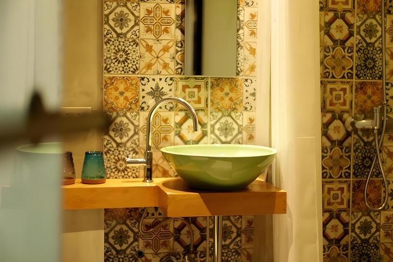 Bathroom 4, Nandha Hotel, Wattana