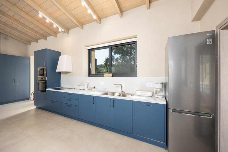 Others 5, Villa Margarita, Ionian Islands