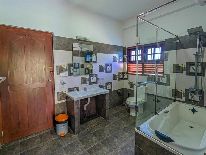 Bathroom 3, Sun Set Forest Villa, K.F.G. & G. Korale