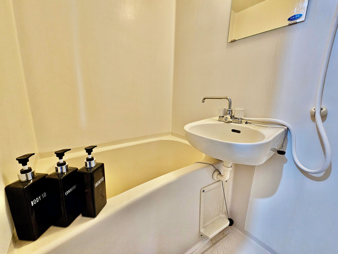 Bathroom 2, Credo House Shin-Okubo, Shinjuku