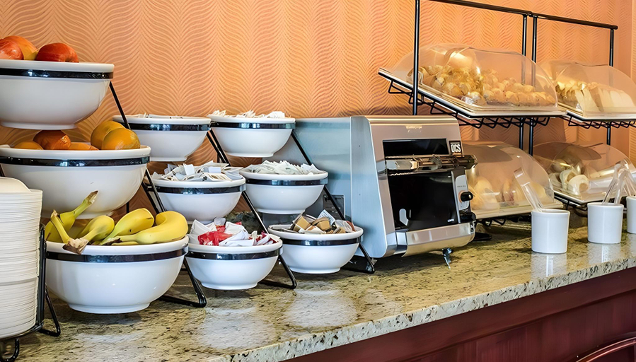 Food & Drinks 4, Norwood Inn & Suites Indianapolis, Indianapolis