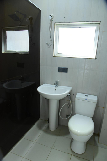 Bathroom 4, Hotel Happy Tuna, Hikkaduwa