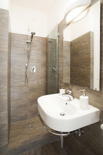 Bathroom 3, Gallery House, Perugia