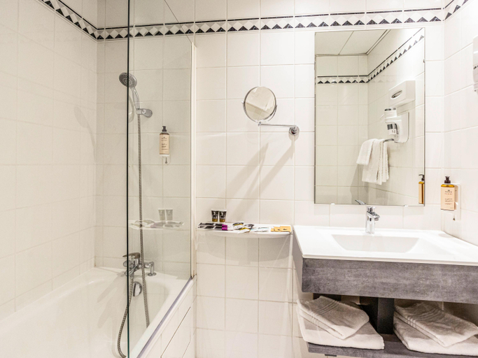 Bathroom 4, Mercure Lourdes Impérial Hotel, Hautes-Pyrénées