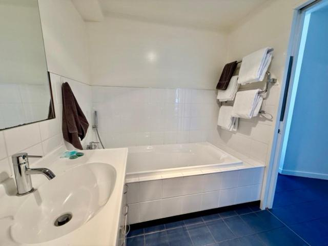 Bathroom 4, Harbourside Lodge, Nelson