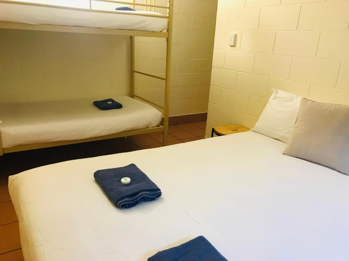 Bedroom 2, Koala Beach Resort Cairns, Cairns