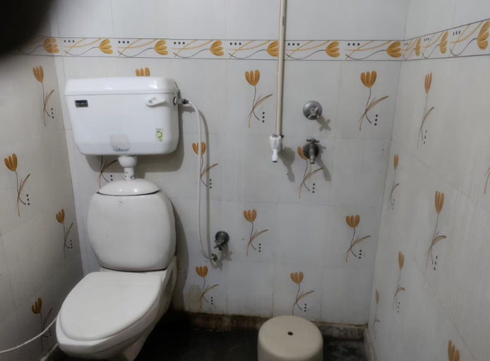 Bathroom, Hotel Dharma Hapur, Hapur