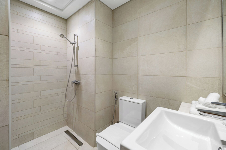 Bathroom 4, Studio Minutes to Downtown, Dubai