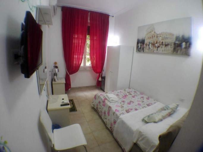 Bedroom 2, Gateway Residence, Roma