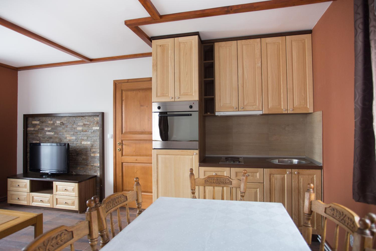 Facilities 3, Vila Tisa, Raška