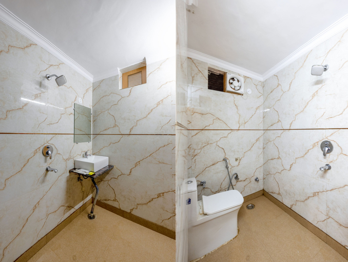 Bathroom 5, HOTEL ASHOKA CONTINENTAL, Delhi