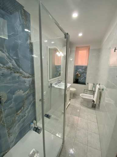 Bathroom 4, Il Granello di Sabbia, Latina