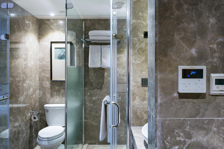 Bathroom 3, Floral Hotel Yingxi Riverside Deqing, Huzhou