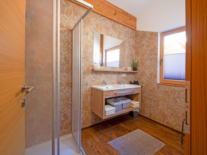 Bathroom 3, House in Zell am Ziller with Panoramic Views, Schwaz