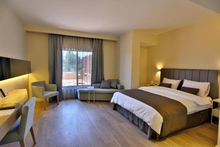 Bedroom 2, Al Qasr Metropole Hotel, Wadi Essier
