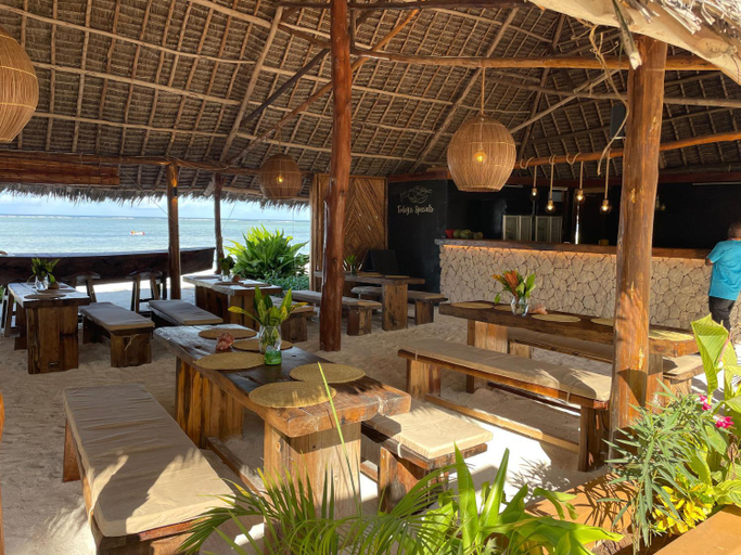 Food & Drinks 3, Natural Park Villa Resort, Kusini
