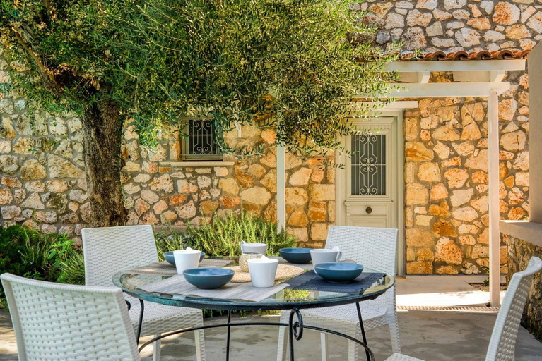 Others 4, Villa Archontiko, Ionian Islands
