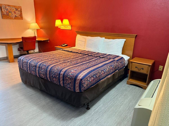 Room 3, Southernlodge, McIntosh