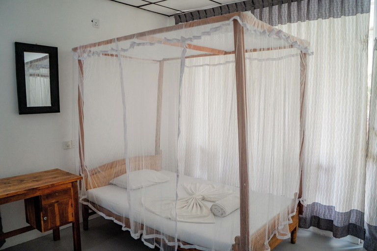 Room 5, Asanka Surf House & Restaurant with pool, Weligama