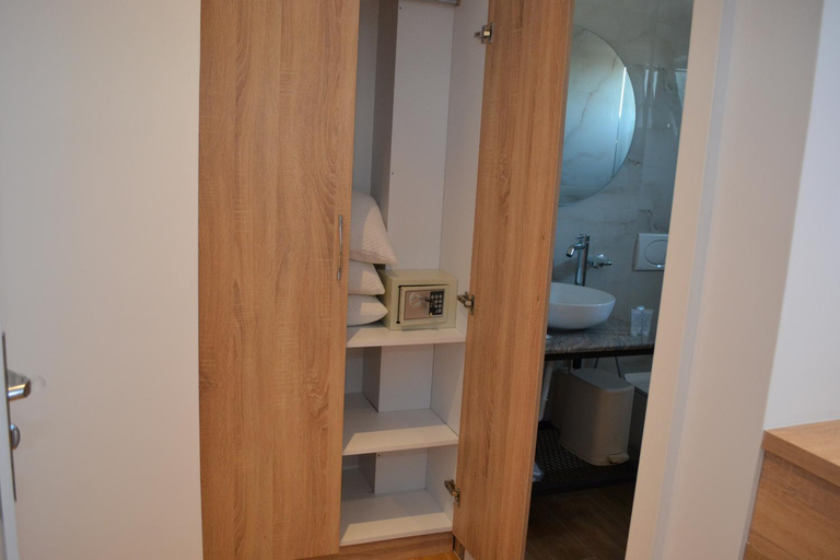 Bathroom 5, GL Hotel Ksamil, Sarandës