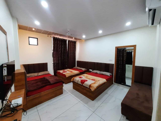 Room 2, Hotel G R Inn near Temple & Rail Station, Ujjain