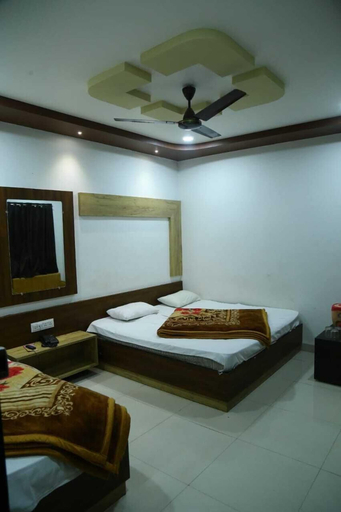 Room 5, Hotel D & D Palace near Mahakal Temple, Ujjain