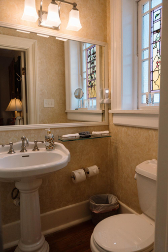 Bathroom 3, Burke Mansion, Bibb