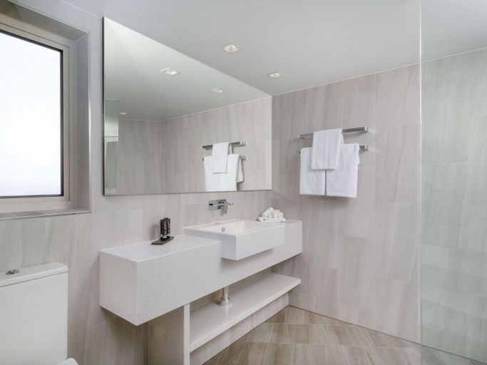 Bathroom 5, Sebel Twin Towns Coolangatta, Tweed Heads