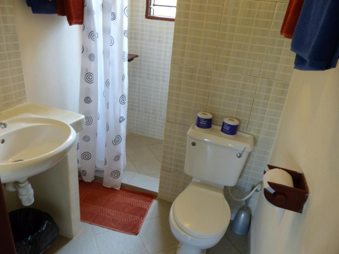 Bathroom 3, Safina Cottages, Msambweni