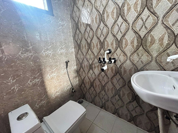 Bathroom 4, Iris Stays, Delhi