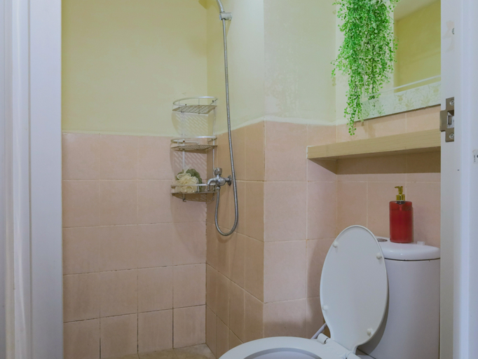 Bathroom 5, Neovala at Apartemen Podomoro Golf  View, Bogor