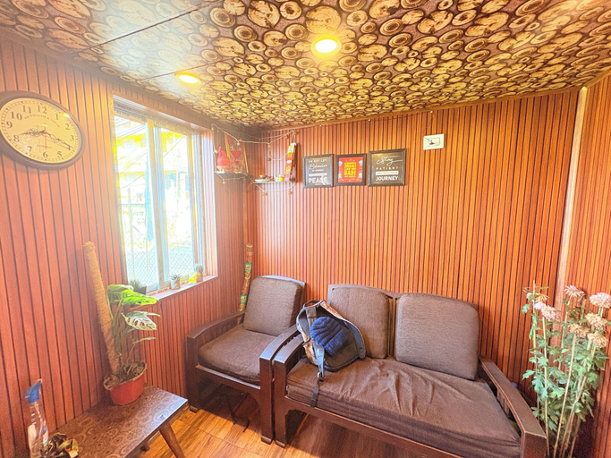 Lobby sitting area, Merry Vista Homestay Darjeeling, Darjiling