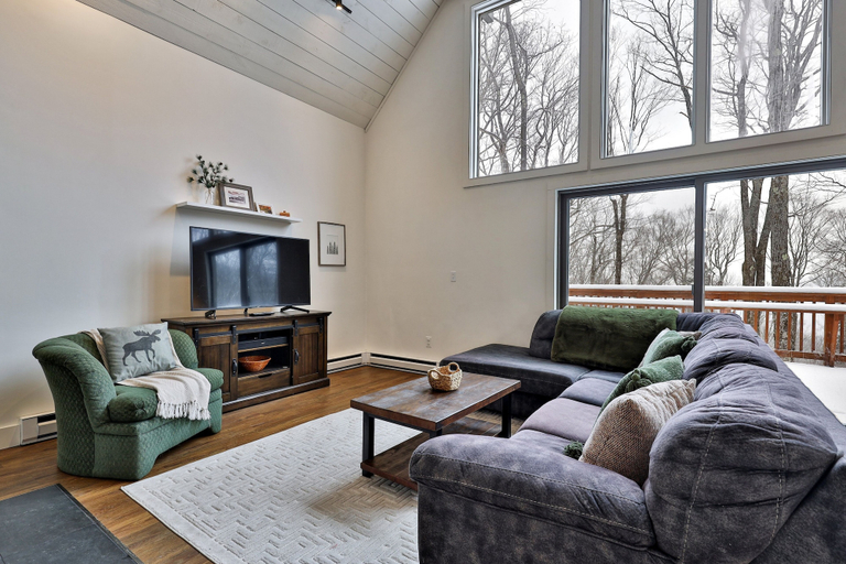 Living area 2, The Powder House 4 Bedroom Home, Rutland