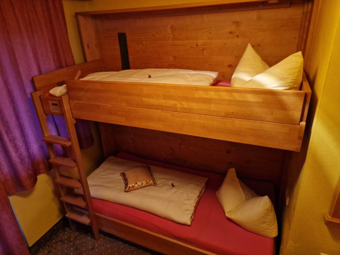 Bedroom 2, Lindenhof, Zell am See