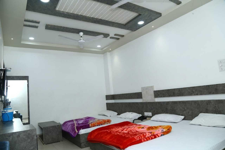 Room 4, Hotel D & D Palace near Mahakal Temple, Ujjain