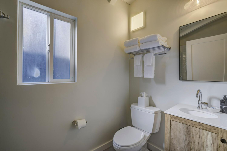 Bathroom 3, South Lake Chalet, a ZenStay Hotel, El Dorado