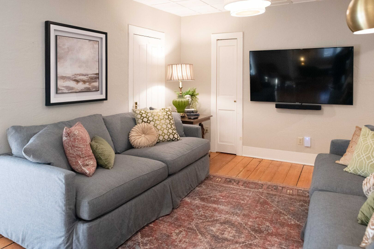 Living area 5, Park House Inn, Allegan