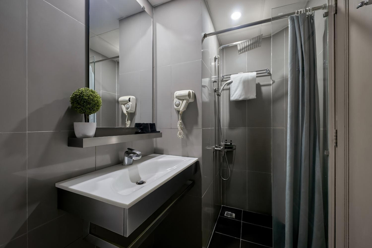 Bathroom 4, The One Premium Hotel, District 1