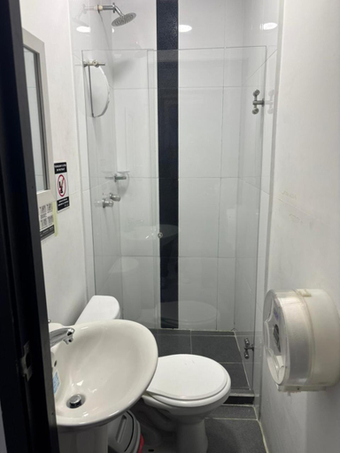 Bathroom 5, Hotel Madeira, Manizales