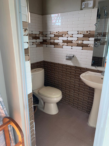 Bathroom 2, Thumb Up Family Rest, Haputale