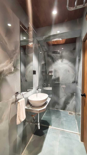 Bathroom 2, Infinity In, Thane