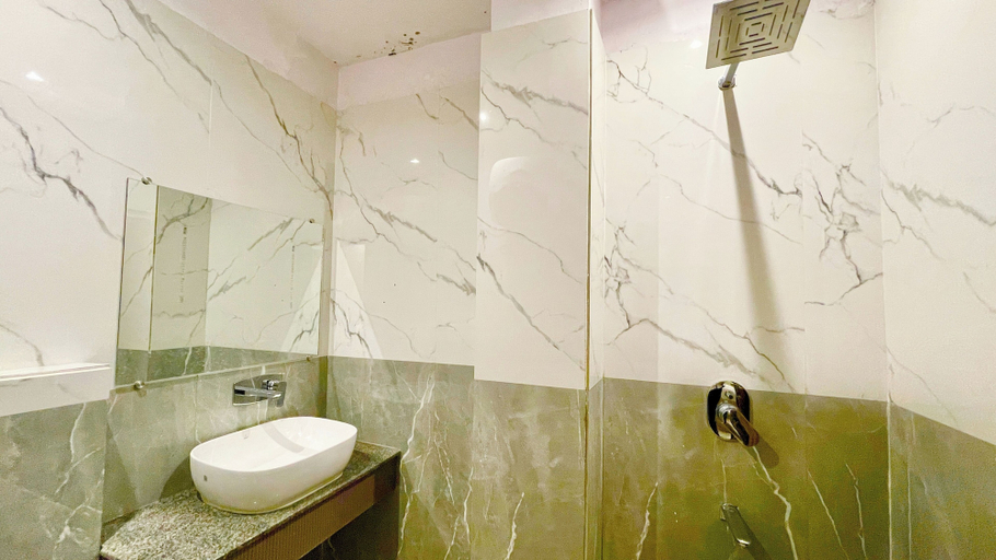 Bathroom 4, HOTEL PREMIUM K P Near HAR KI PODDI, Hardwar