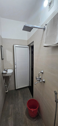 Bathroom 4, The Tej Continental, Patna