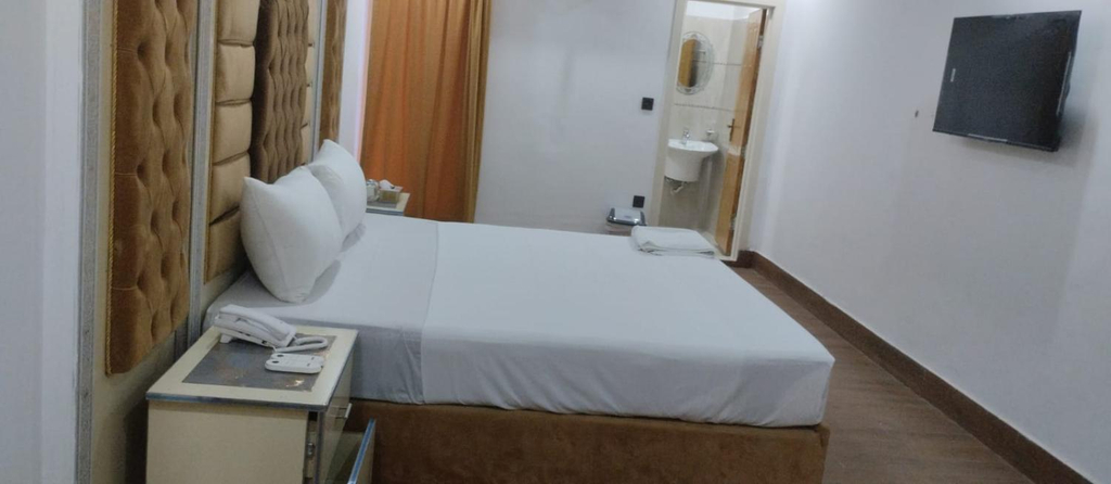5, Grand Royal Hotel, Lahore