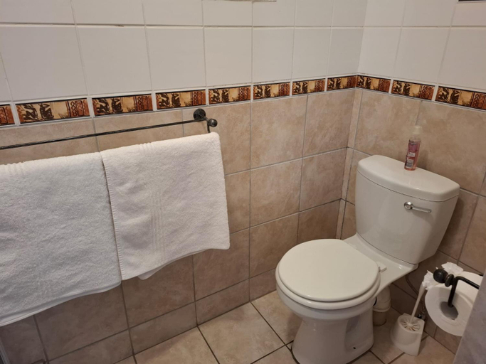 Bathroom 3, Cedar Lodge Guest House, Cape Winelands