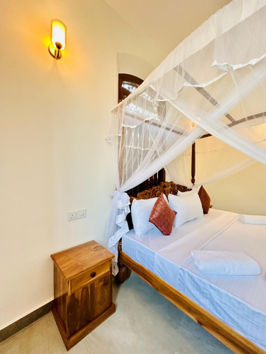 Bedroom 2, The Colonial Villa, Habaraduwa