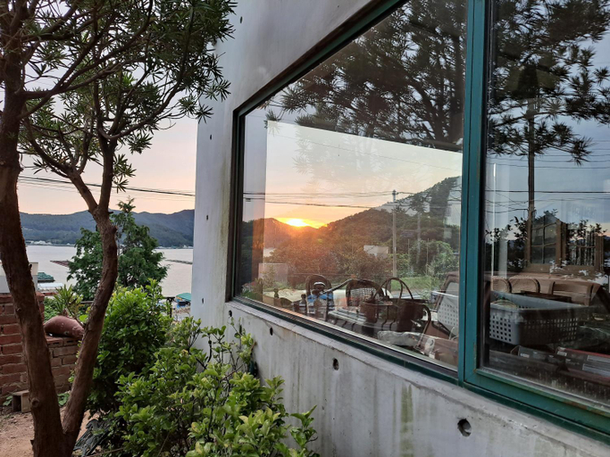 Others 3, Antwerp Guesthouse, Tongyeong