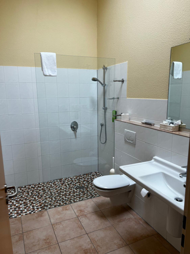 Bathroom 4, Hotel Hildebrandt's, Neumünster